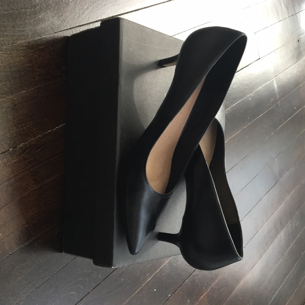Saks fifth avenue size 10 black kitten heel pump